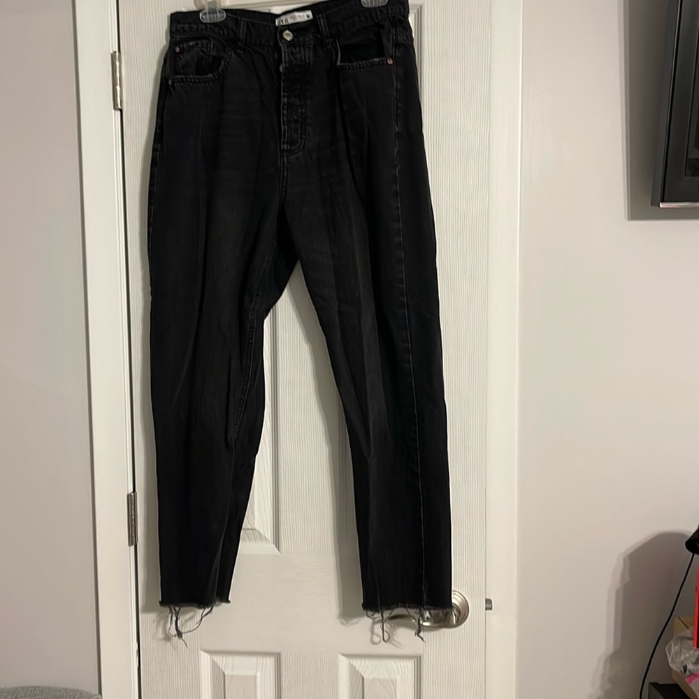 Zara Women’s Size 10 Black Denim Jeans Cropped Frayed Ankles